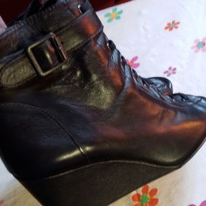All blk leather Vince Camuto wedges